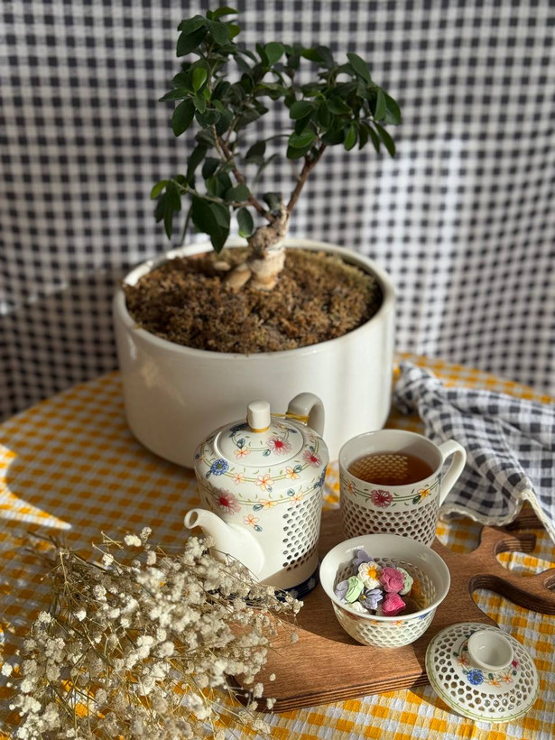 رومیزی چهارخونه (سفره سنتی) دانتل دوزی شده