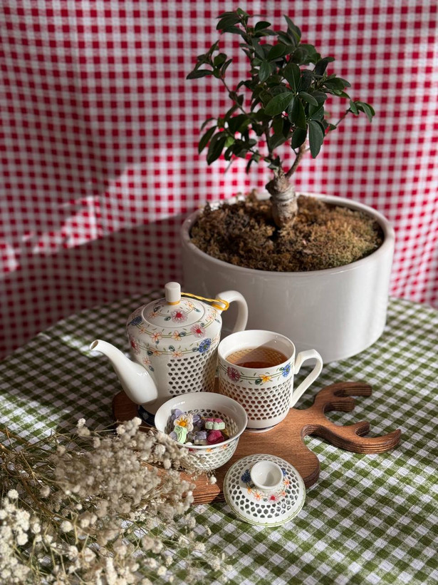 رومیزی چهارخونه (سفره سنتی) دانتل دوزی شده